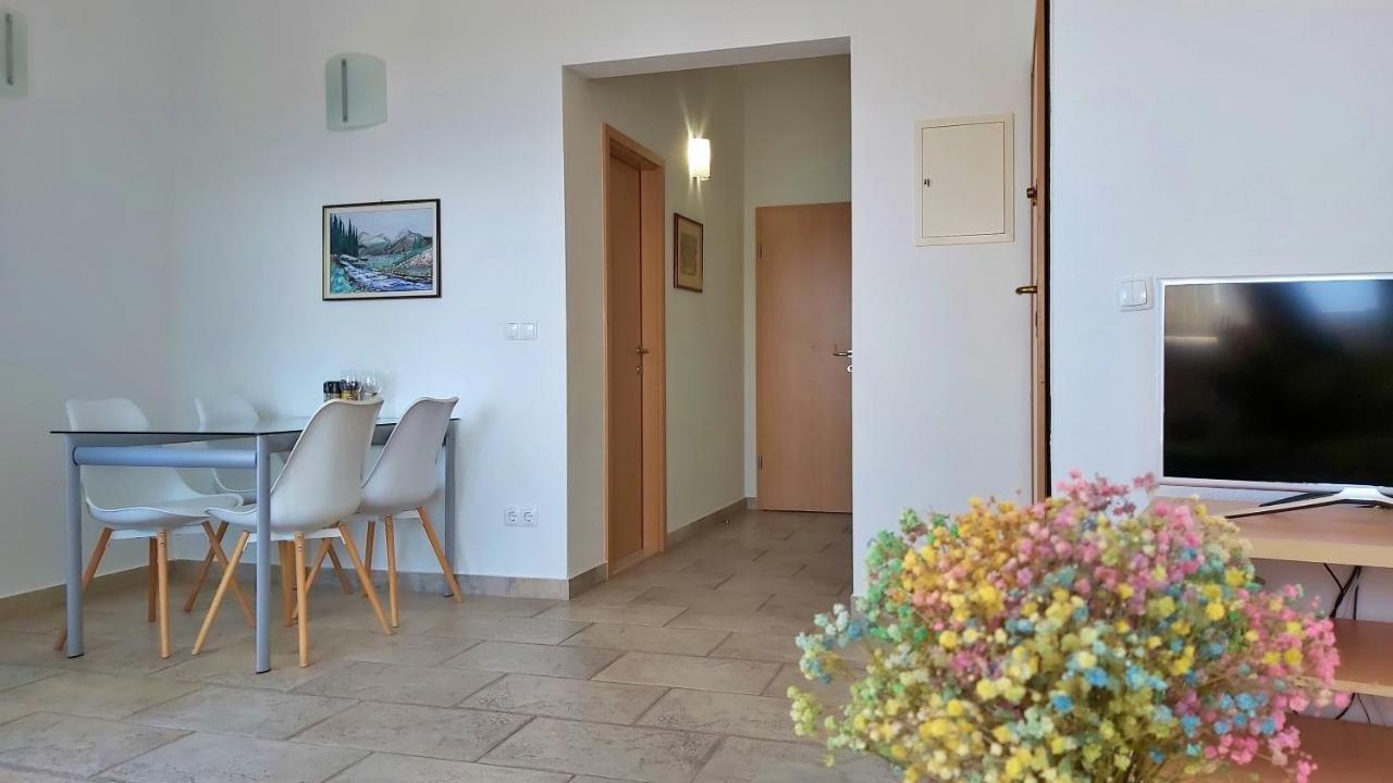 Apartments Borak Омиш Экстерьер фото